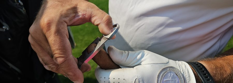 Cutting a cigar course-side